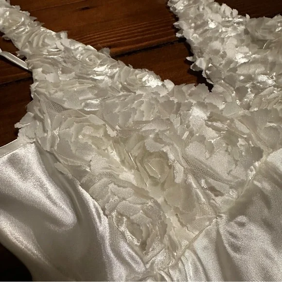 Vintage flora White Satin Floral Lace Maxi - Picture 3 of 6